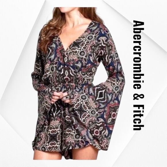 Abercrombie & Fitch ROMPER Womens SZ S Blue Paisley Bell Sleeves Short V-Neck - Picture 1 of 7